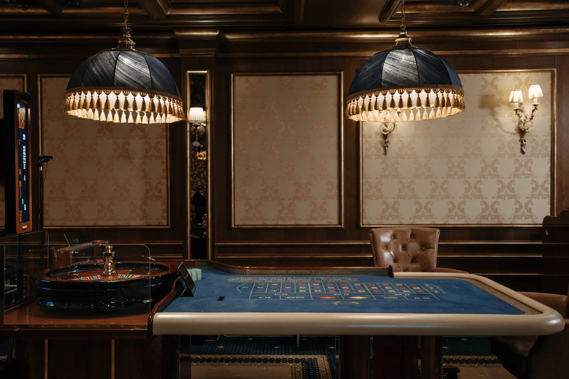 Elegantes Casino-Interieur mit Roulette-Tisch